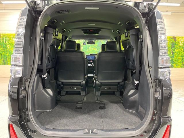 TOYOTA VOXY HYBRID 2020