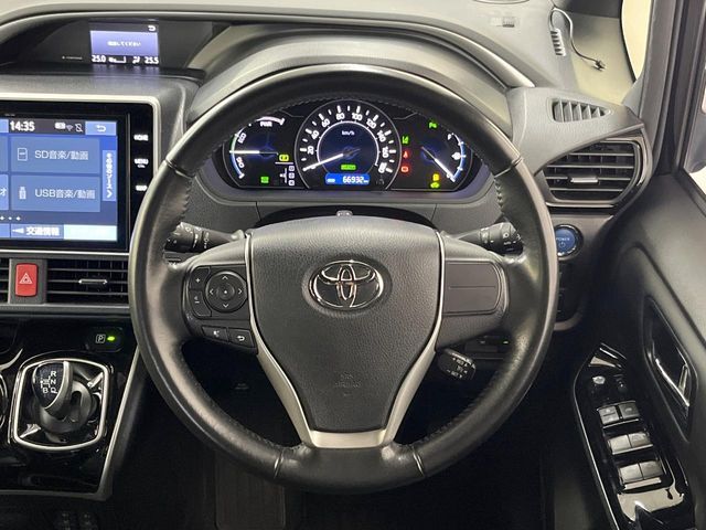 TOYOTA VOXY HYBRID 2020