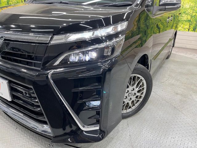 TOYOTA VOXY HYBRID 2020
