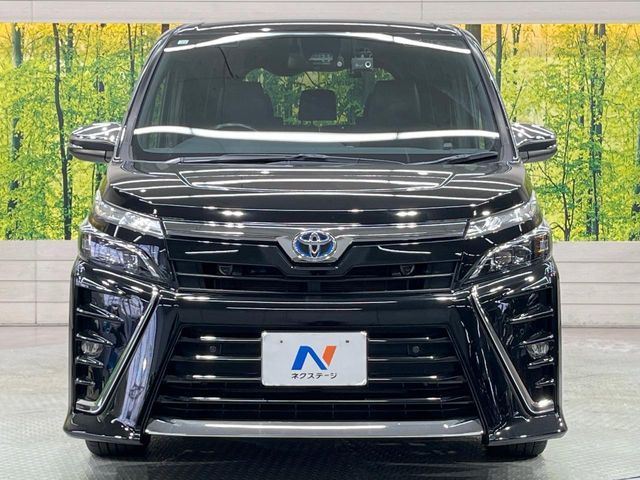 TOYOTA VOXY HYBRID 2020