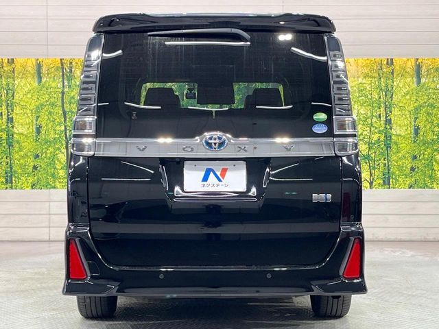 TOYOTA VOXY HYBRID 2020