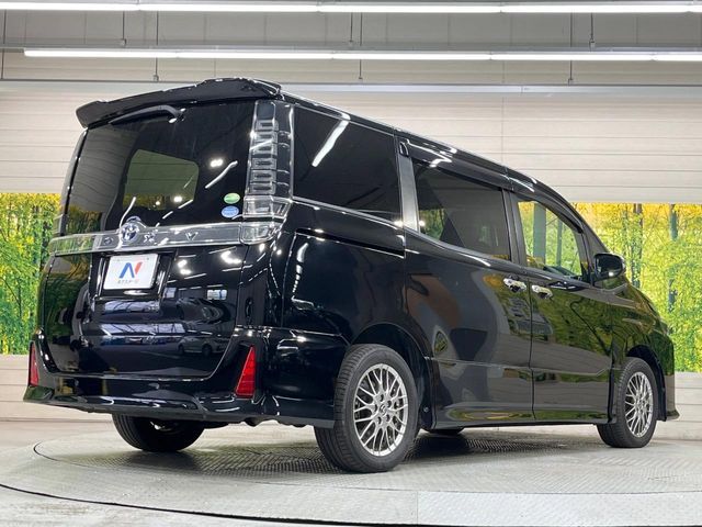 TOYOTA VOXY HYBRID 2020