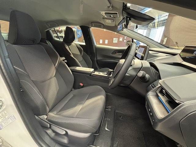 TOYOTA PRIUS 4WD 2023