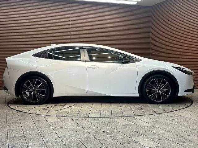 TOYOTA PRIUS 4WD 2023