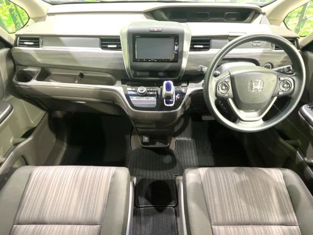 HONDA FREED HYBRID 2016