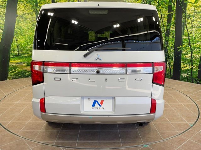 MITSUBISHI DELICA D:5 4WD 2024