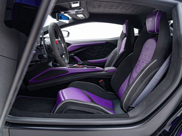 LAMBORGHINI LAMBORGHINI Revuelto 2024