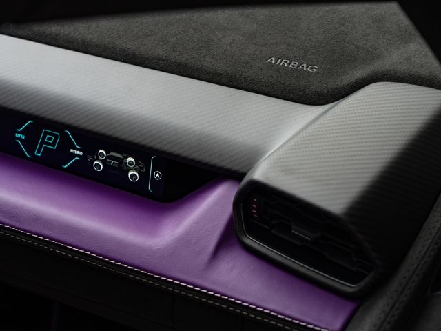 LAMBORGHINI LAMBORGHINI Revuelto 2024