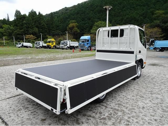 TOYOTA DYNA 2025