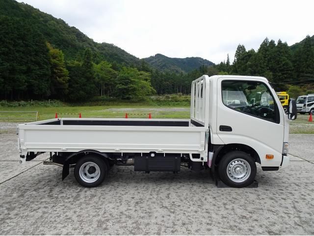 TOYOTA DYNA 2025