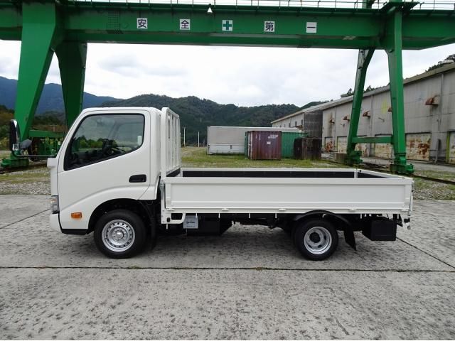 TOYOTA DYNA 2025