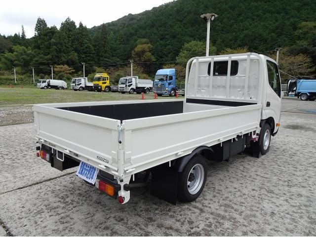 TOYOTA DYNA 2025
