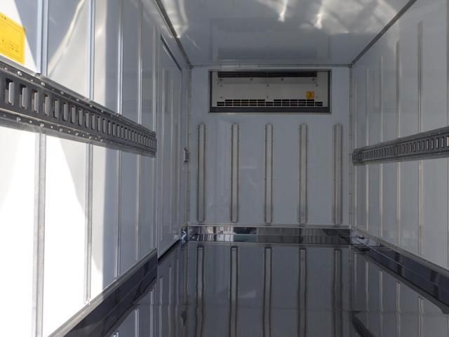 MITSUBISHI CANTER 2025