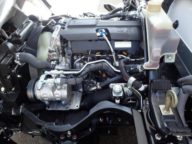 MITSUBISHI CANTER 2025