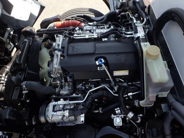 MITSUBISHI CANTER 2025