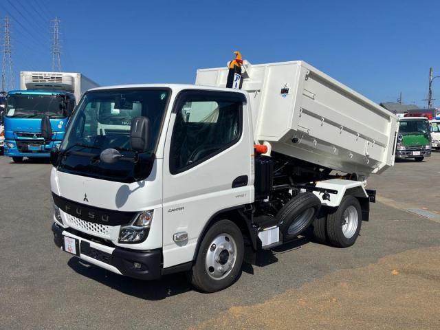 MITSUBISHI CANTER 2025