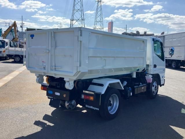 MITSUBISHI CANTER 2025