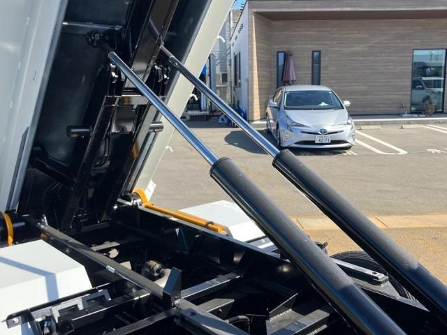 MITSUBISHI CANTER 2025