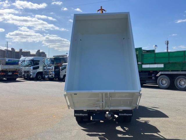 MITSUBISHI CANTER 2025