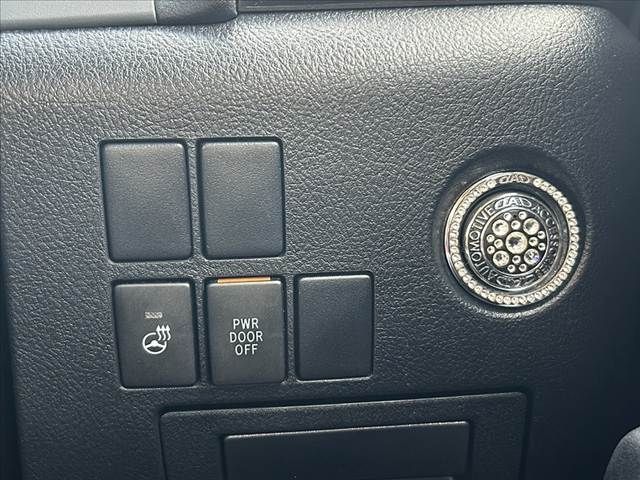 TOYOTA VELLFIRE 2015