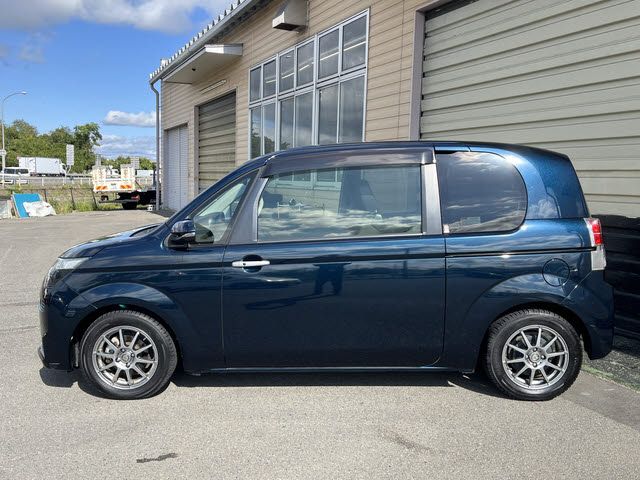 TOYOTA SPADE 2019
