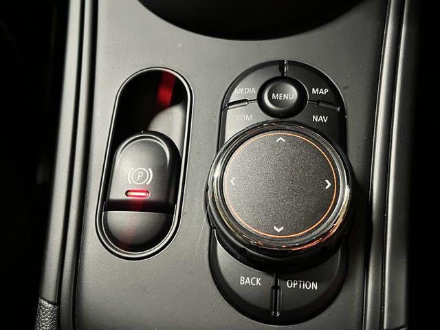 BMW BMW MINI ONE CROSSOVER 2019