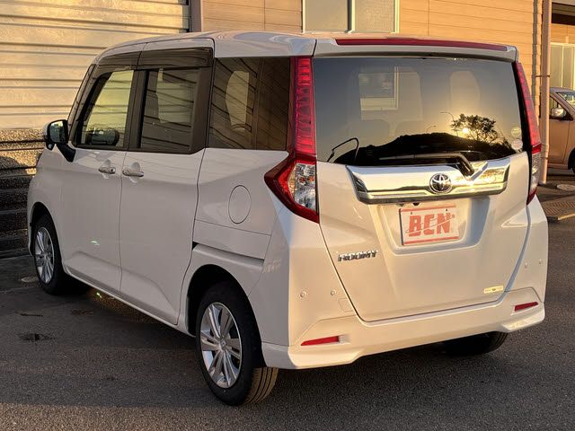 TOYOTA ROOMY 2020