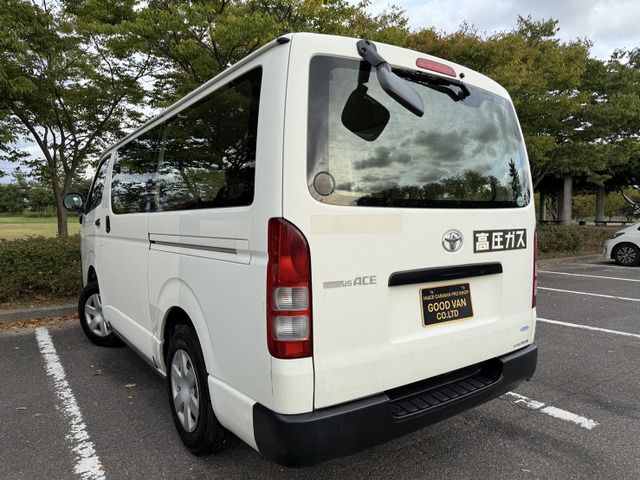 TOYOTA HIACE van 4WD 2014