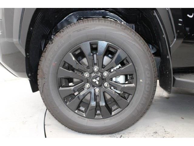 MITSUBISHI TRITON 2025