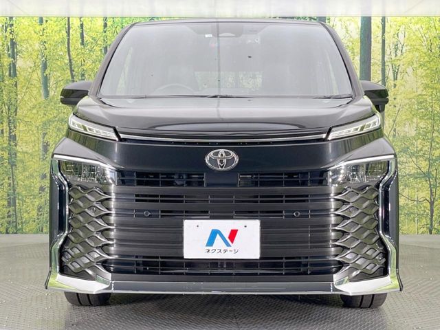 TOYOTA VOXY 2022
