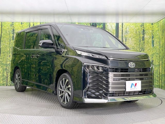 TOYOTA VOXY 2022