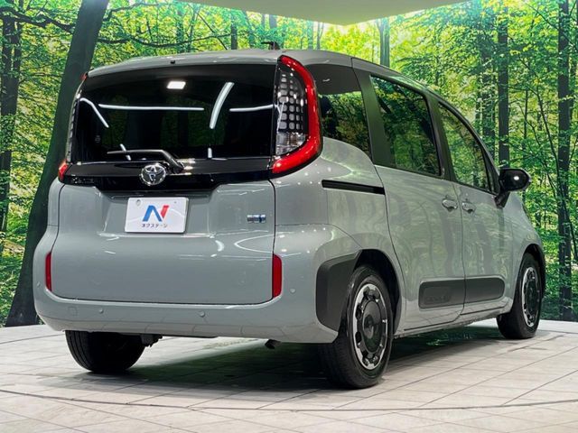 TOYOTA SIENTA HYBRID 2023