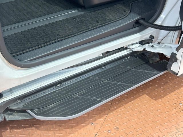 TOYOTA VOXY HYBRID 2023