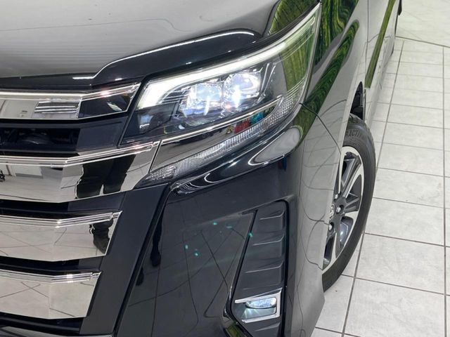 TOYOTA NOAH 2018