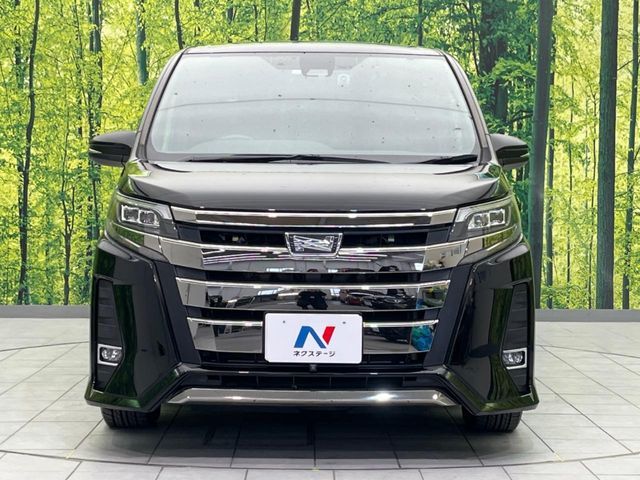 TOYOTA NOAH 2018