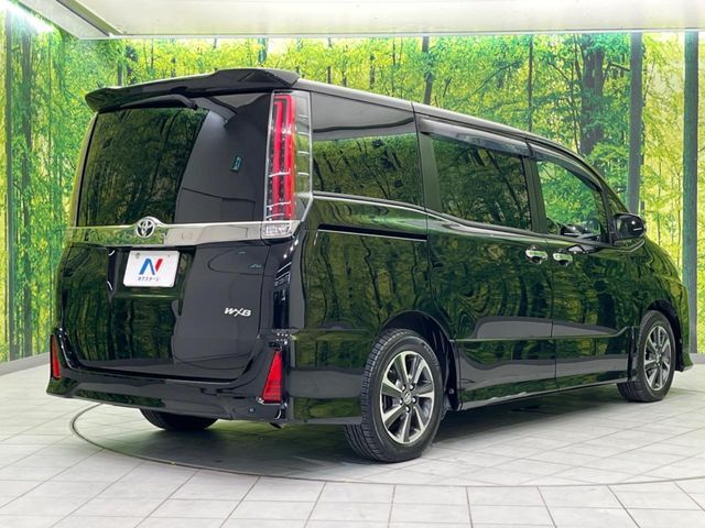 TOYOTA NOAH 2018