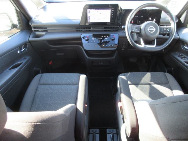 NISSAN SERENA  WG 4WD 2023