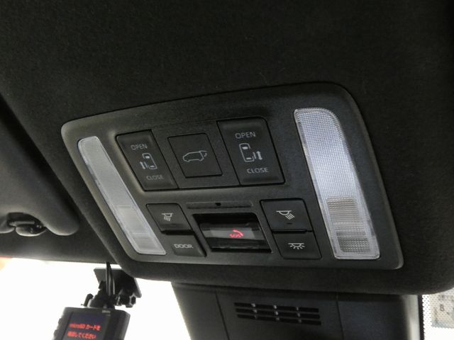 TOYOTA NOAH 4WD 2023