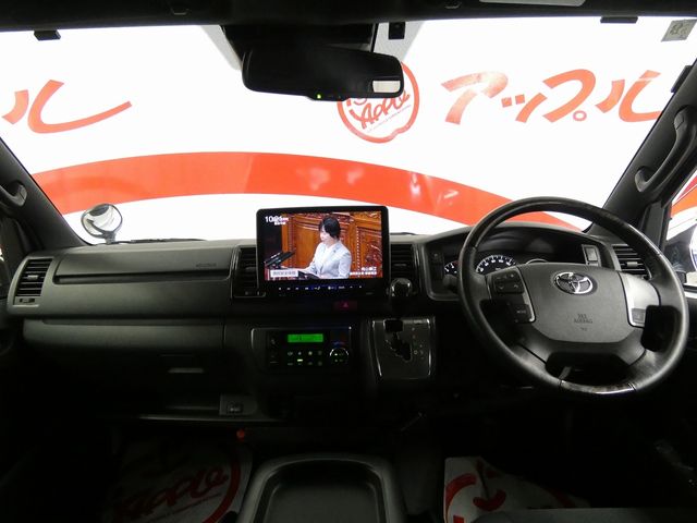 TOYOTA HIACE van 4WD 2019