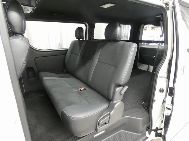 TOYOTA HIACE van 4WD 2019