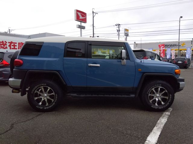 TOYOTA FJ CRUISER 4WD 2012