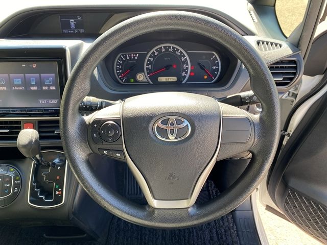 TOYOTA VOXY 2014