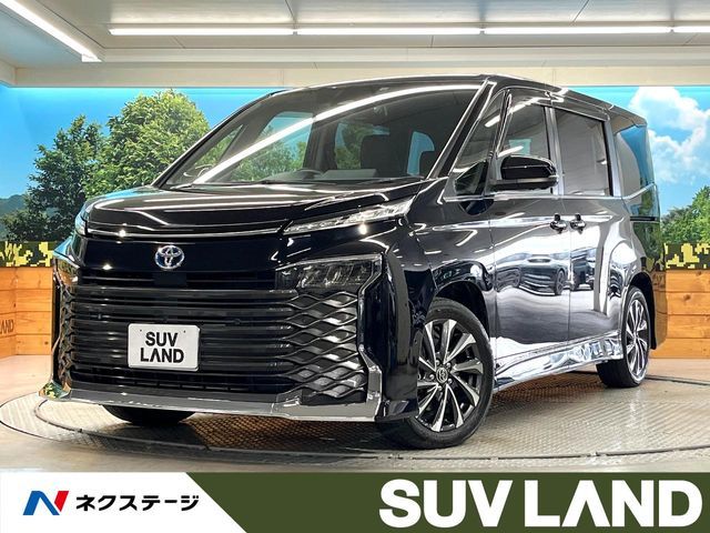 TOYOTA VOXY HYBRID 2022