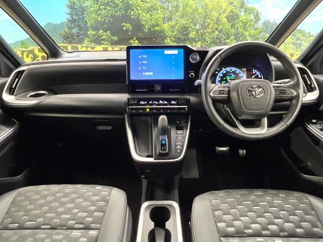 TOYOTA VOXY HYBRID 2022