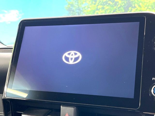 TOYOTA VOXY HYBRID 2022