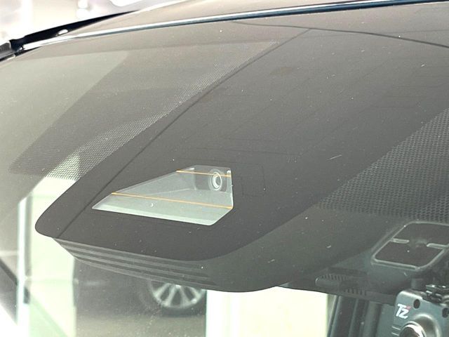 TOYOTA VOXY HYBRID 2022