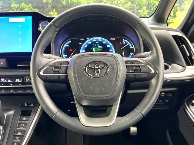 TOYOTA VOXY HYBRID 2022