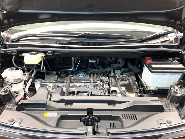 TOYOTA VOXY HYBRID 2022