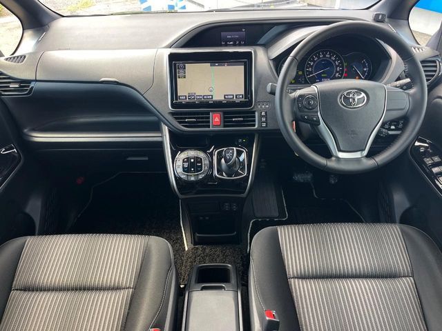 TOYOTA VOXY HYBRID 2018