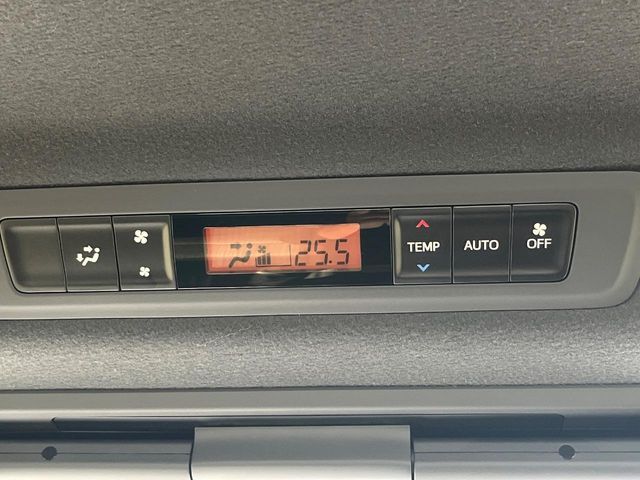 TOYOTA VOXY HYBRID 2018